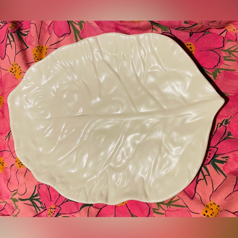 CRATE & BARREL white large leaf plate platter home lettuce charcuterie B.Eigen